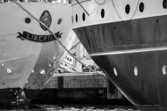 Stern to stern, LIBERTAD and ALEXANDER von HUMBOLDT II Stern to stern, LIBERTAD and ALEXANDER von HUMBOLDT II